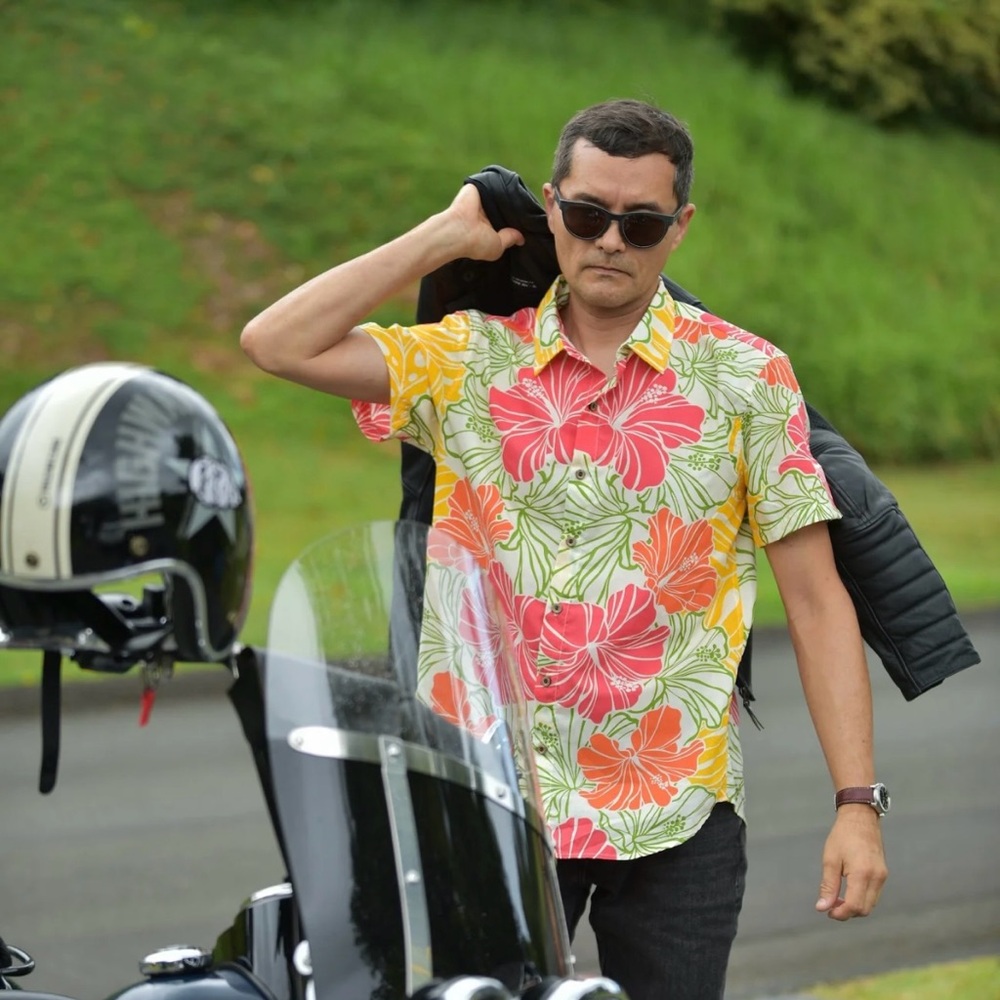 Cora Spearman Hawaii MENS Groovy Hibiscus “Kalani” Aloha Shirt – Size 3X